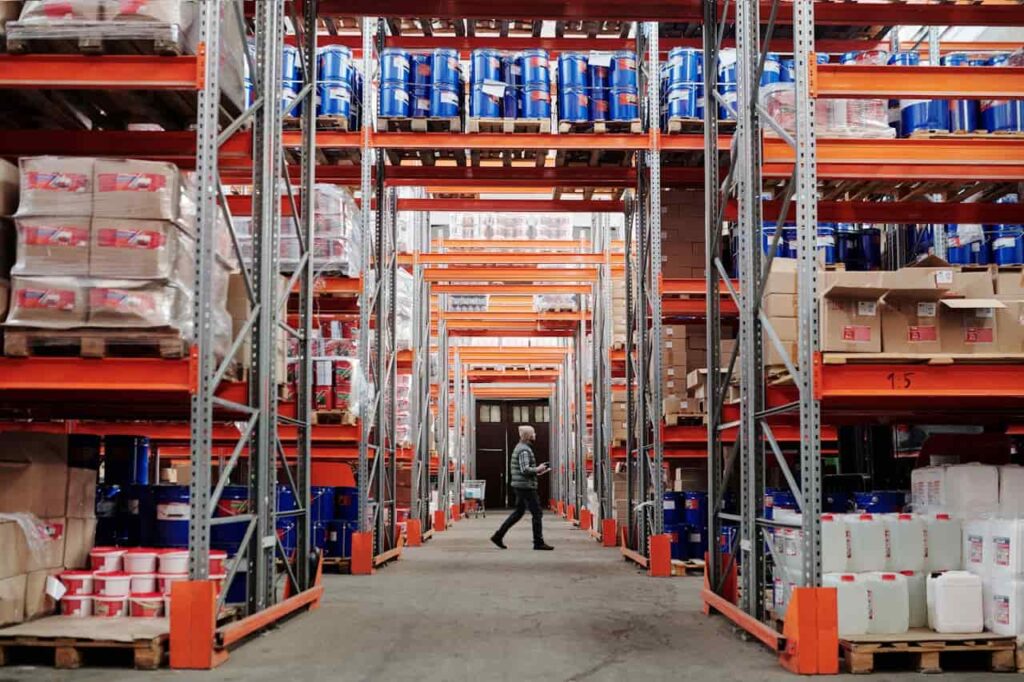 Commercial Warehouses Handle Oversized and Heavy Equipment Storage